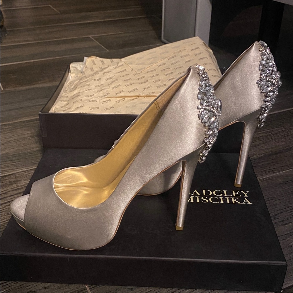 Badgley Mischka Women's SILVER GREY/Champagne Peep-Toe Heels with Crystal Detail